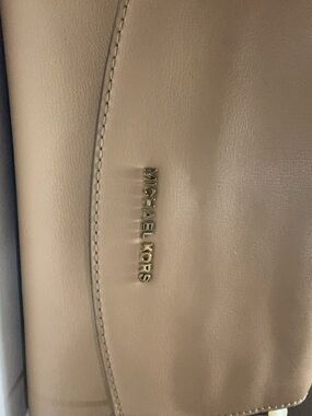MICHAEL KORS Beige Leather Shoulder Bag with Gold Logo